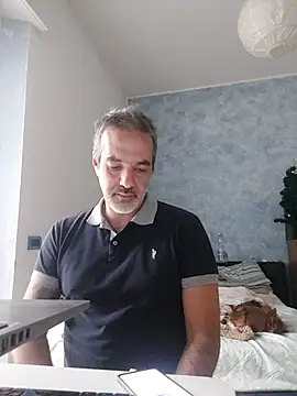 Snapshot of Marcolino183 chatting on December 4, 2025, 8:23 am Marcolino183 online show from December 4, 2025, 8:23 am