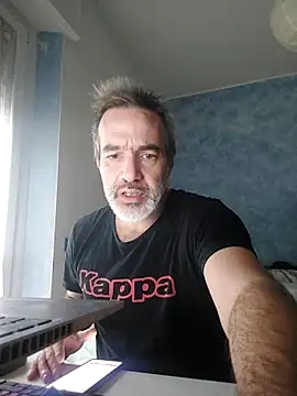 Snapshot of Marcolino183 chatting on December 18, 2025, 8:42 am Marcolino183 online show from December 18, 2025, 8:42 am