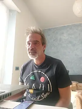 Snapshot of Marcolino183 chatting on January 8, 2026, 10:06 am Marcolino183 online show from January 8, 2026, 10:06 am