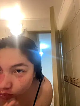 WhiteWomen online show from September 10, 2025, 10:48 am