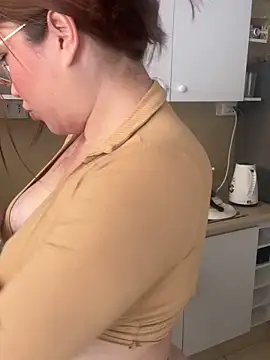 WhiteWomen online show from November 2, 2025, 5:26 pm