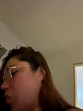 WhiteWomen online show from November 3, 2025, 5:31 am