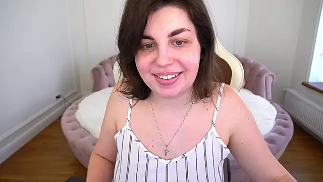 MirandaWong online show from April 23, 2026, 5:19 am