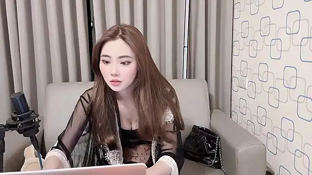 sweet5200 online show from December 11, 2024, 3:58 pm