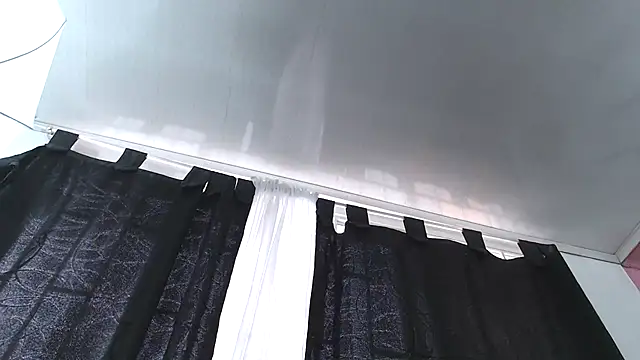 Kitten Hot  online show from November 26, 2025, 8:10 pm