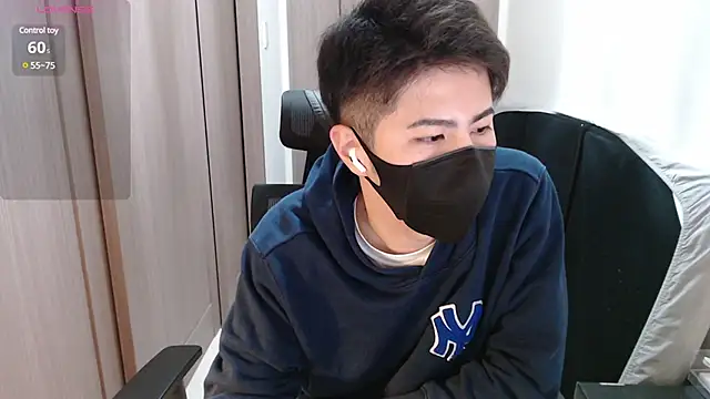 Snapshot of ryota_kkk chatting on March 21, 2025, 2:29 pm ryota kkk online show from March 21, 2025, 2:29 pm