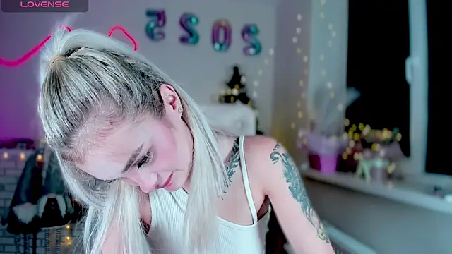 Snapshot of _Ravenaa chatting on December 23, 2024, 7:09 pm Ravenaa online show from December 23, 2024, 7:09 pm