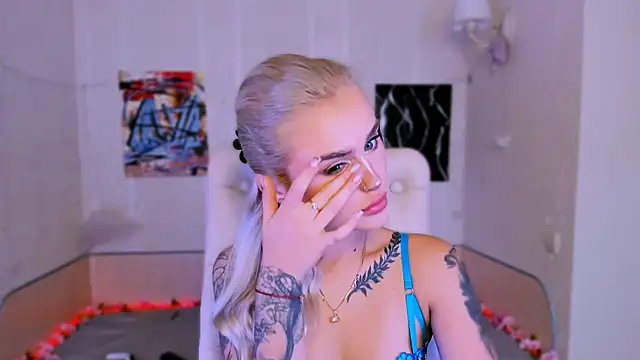 Snapshot of _Ravenaa chatting on November 9, 2025, 8:01 am Ravenaa online show from November 9, 2025, 8:01 am