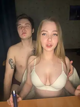 Snapshot of Family-Mm1 chatting on December 17, 2024, 9:27 pm Family-Mm1 online show from December 17, 2024, 9:27 pm