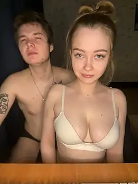 Snapshot of Family-Mm1 chatting on January 17, 2025, 10:45 pm Family-Mm1 online show from January 17, 2025, 10:45 pm