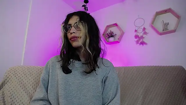 Snapshot of BRIAR_AND_BLAIR chatting on February 12, 2025, 5:16 pm BRIAR AND BLAIR online show from February 12, 2025, 5:16 pm