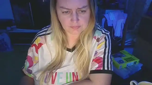 Meliss Official9 online show from April 3, 2026, 7:01 pm