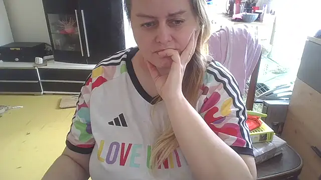 Meliss Official9 online show from April 4, 2026, 10:13 am