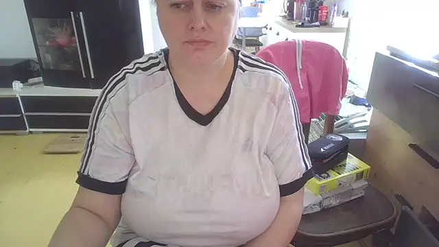 Meliss Official9 online show from April 5, 2026, 7:38 am