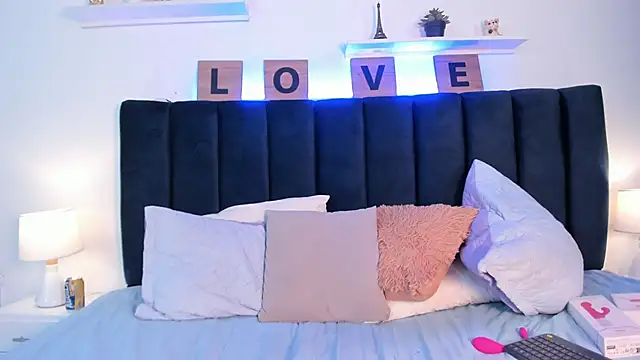 Snapshot of Valeria07_ chatting on February 1, 2025, 12:40 am Valeria07 online show from February 1, 2025, 12:40 am