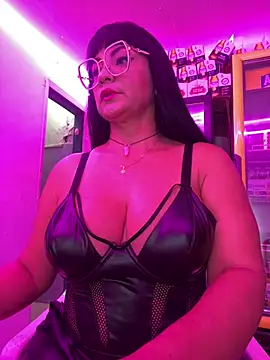 Hot beauty   online show from February 18, 2026, 1:56 am