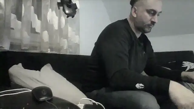 NewyorkDimi online show from February 8, 2026, 4:38 am