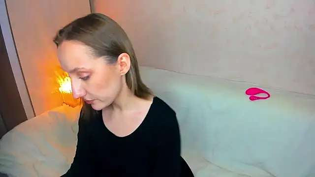 MelodyOfLovee online show from February 4, 2026, 11:31 pm