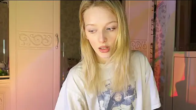 Snapshot of Evvie_Summn1 chatting on March 2, 2025, 3:27 pm Evvie Summn1 online show from March 2, 2025, 3:27 pm