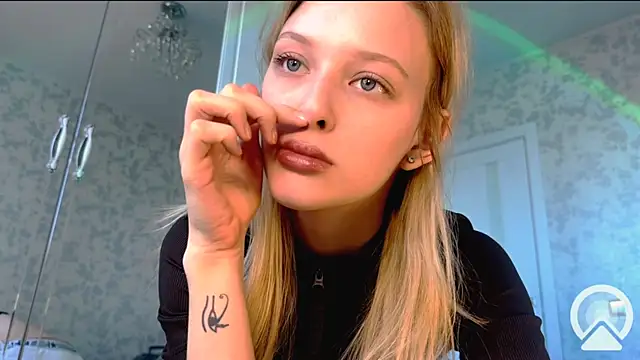 Snapshot of Evvie_Summn1 chatting on March 22, 2025, 3:20 am Evvie Summn1 online show from March 22, 2025, 3:20 am