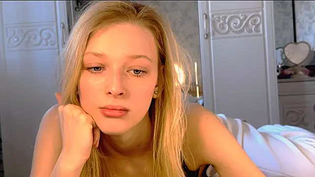 Snapshot of Evvie_Summn1 chatting on March 23, 2025, 3:32 am Evvie Summn1 online show from March 23, 2025, 3:32 am