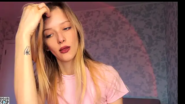 Snapshot of Evvie_Summn1 chatting on November 23, 2025, 6:46 am Evvie Summn1 online show from November 23, 2025, 6:46 am