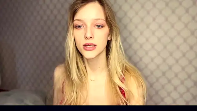 Snapshot of Evvie_Summn1 chatting on December 16, 2025, 10:20 am Evvie Summn1 online show from December 16, 2025, 10:20 am