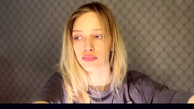 Snapshot of Evvie_Summn1 chatting on December 20, 2025, 9:49 am Evvie Summn1 online show from December 20, 2025, 9:49 am