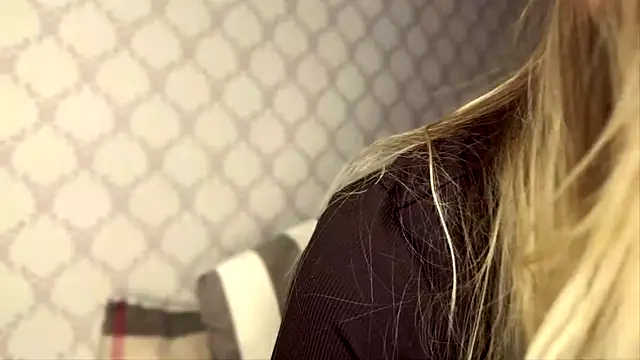 Snapshot of Evvie_Summn1 chatting on February 27, 2026, 4:56 am Evvie Summn1 online show from February 27, 2026, 4:56 am