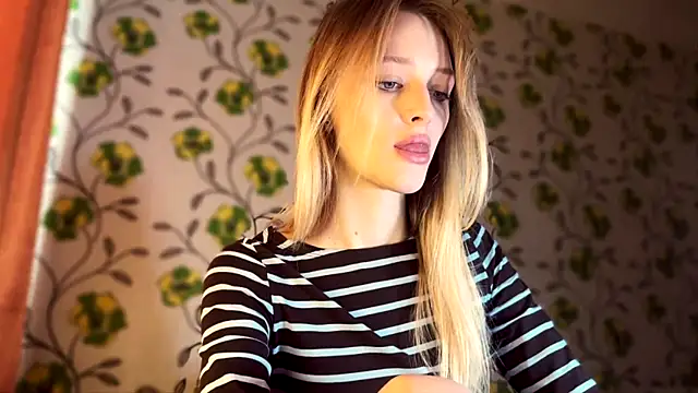 Snapshot of Evvie_Summn1 chatting on March 3, 2026, 5:35 am Evvie Summn1 online show from March 3, 2026, 5:35 am