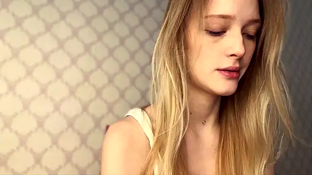 Snapshot of Evvie_Summn1 chatting on March 10, 2026, 7:24 am Evvie Summn1 online show from March 10, 2026, 7:24 am