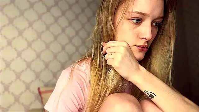 Snapshot of Evvie_Summn1 chatting on March 29, 2026, 2:39 pm Evvie Summn1 online show from March 29, 2026, 2:39 pm