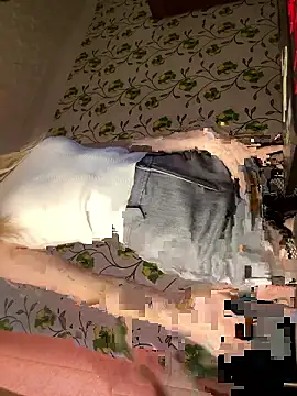 Snapshot of Evvie_Summn1 chatting on April 4, 2026, 12:13 pm Evvie Summn1 online show from April 4, 2026, 12:13 pm