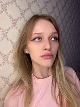 Snapshot of Evvie_Summn1 chatting on April 6, 2026, 11:44 am Evvie Summn1 online show from April 6, 2026, 11:44 am