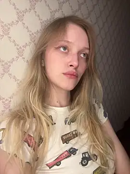 Snapshot of Evvie_Summn1 chatting on April 19, 2026, 2:38 pm Evvie Summn1 online show from April 19, 2026, 2:38 pm