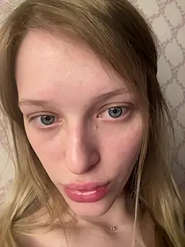 Snapshot of Evvie_Summn1 chatting on April 20, 2026, 2:31 pm Evvie Summn1 online show from April 20, 2026, 2:31 pm