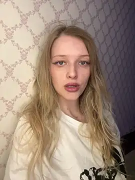 Snapshot of Evvie_Summn1 chatting on April 21, 2026, 1:50 pm Evvie Summn1 online show from April 21, 2026, 1:50 pm