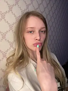 Snapshot of Evvie_Summn1 chatting on April 24, 2026, 3:36 pm Evvie Summn1 online show from April 24, 2026, 3:36 pm