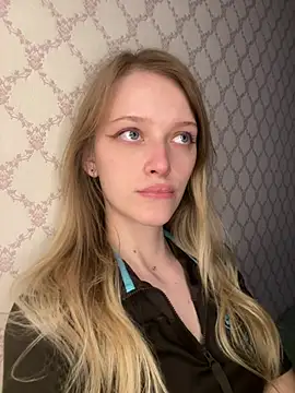 Snapshot of Evvie_Summn1 chatting on April 26, 2026, 2:37 pm Evvie Summn1 online show from April 26, 2026, 2:37 pm