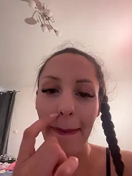 Chiara0102 online show from June 9, 2026, 4:29 pm