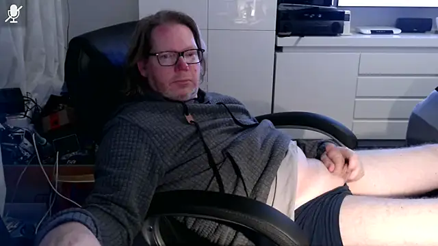 Snapshot of VSteph chatting on November 9, 2025, 9:24 pm VSteph online show from November 9, 2025, 9:24 pm