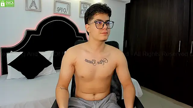 MaxxiCruz online show from March 21, 2025, 1:45 am