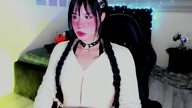 Snapshot of _riassgremory chatting on October 12, 2025, 2:10 am riassgremory online show from October 12, 2025, 2:10 am