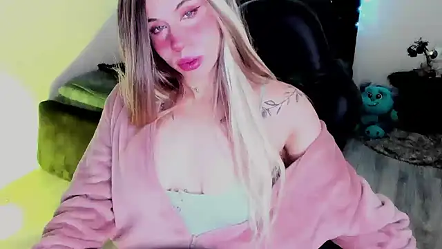 Snapshot of _riassgremory chatting on October 20, 2025, 7:42 am riassgremory online show from October 20, 2025, 7:42 am