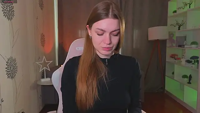 Lovella Lips online show from March 30, 2026, 11:22 am