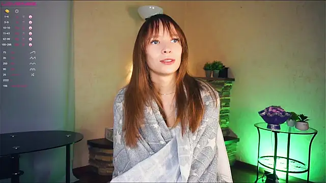 Snapshot of LynetBurby chatting on January 6, 2025, 1:53 am LynetBurby online show from January 6, 2025, 1:53 am