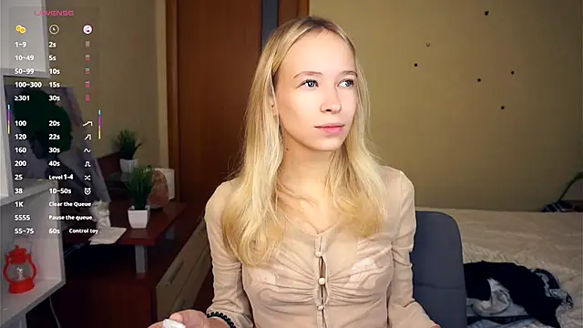 Snapshot of LynetBurby chatting on October 21, 2025, 3:35 pm LynetBurby online show from October 21, 2025, 3:35 pm