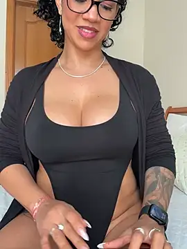 Snapshot of soli-lov chatting on February 5, 2025, 1:22 pm soli-lov online show from February 5, 2025, 1:22 pm