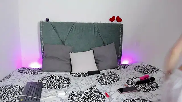 Snapshot of Gabby_and_Alice chatting on January 25, 2025, 9:25 pm Gabby and Alice online show from January 25, 2025, 9:25 pm