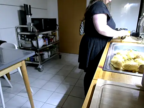 MarthaBriest online show from November 27, 2025, 6:48 am